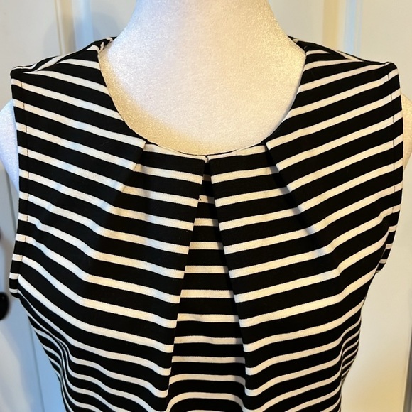 WD NY Women’s no sleeve black and white Large top - Picture 2 of 8